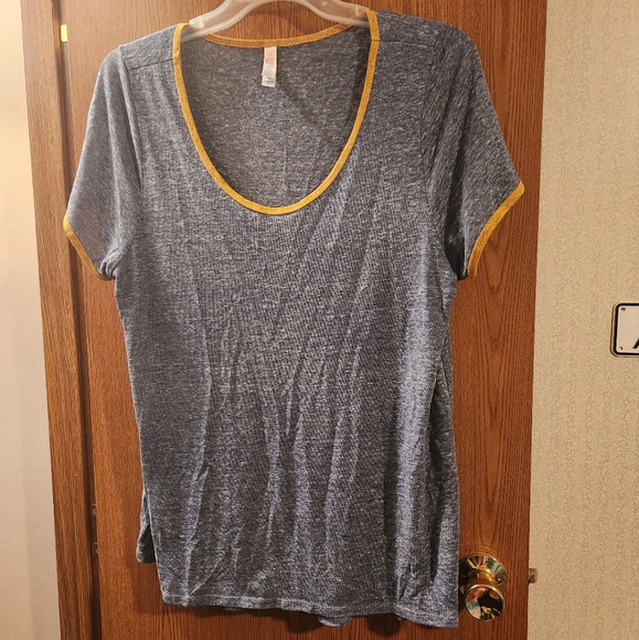 LuLaRoe XL Basic Blue Short Sleeve Tee - Picture 3 of 6